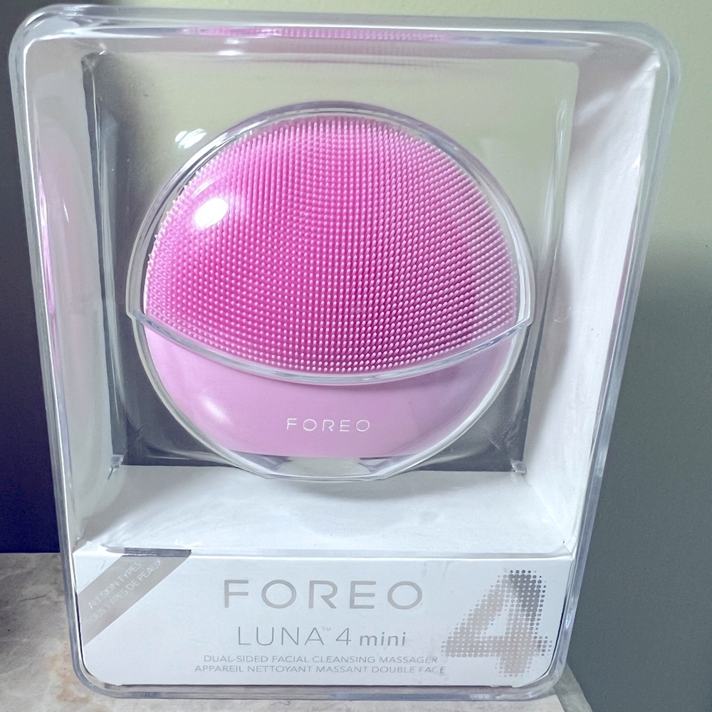 New Never Open Foreo LUNA™ 4 mini Dual-sided facial cleansing massager